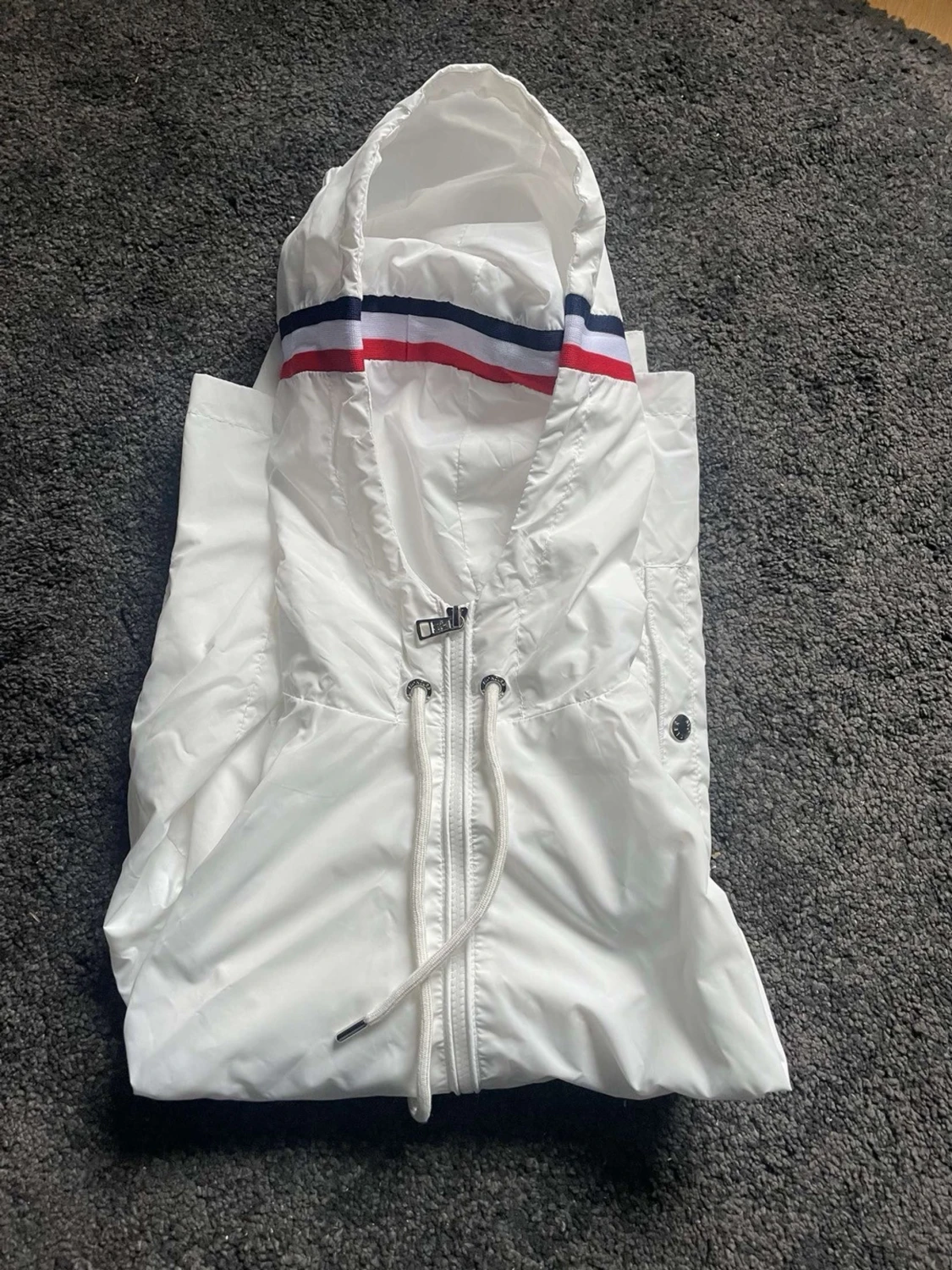 Vit vindjacka från Moncler - 1