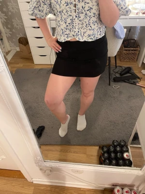 Kostymkjol - Aldrig använd, med dragkedja på sidan