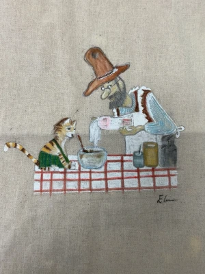 Tygkasse Pettson och Findus - Tygkasse med motiv av ”pannkakatårtan” med en unik twist av den. Motivet på bilden visar Pettson hälla upp mjölk i en bunke medan Findus kollar på. Info: Tygkasse i sand/beige material i 100% bomull. Målat med textilfärger. Kan tvättas i 30 grader.