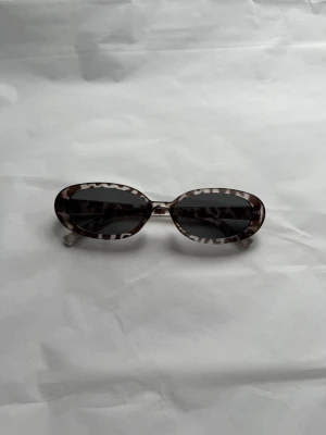 Solglasögon  - Helt ny och oanvänd