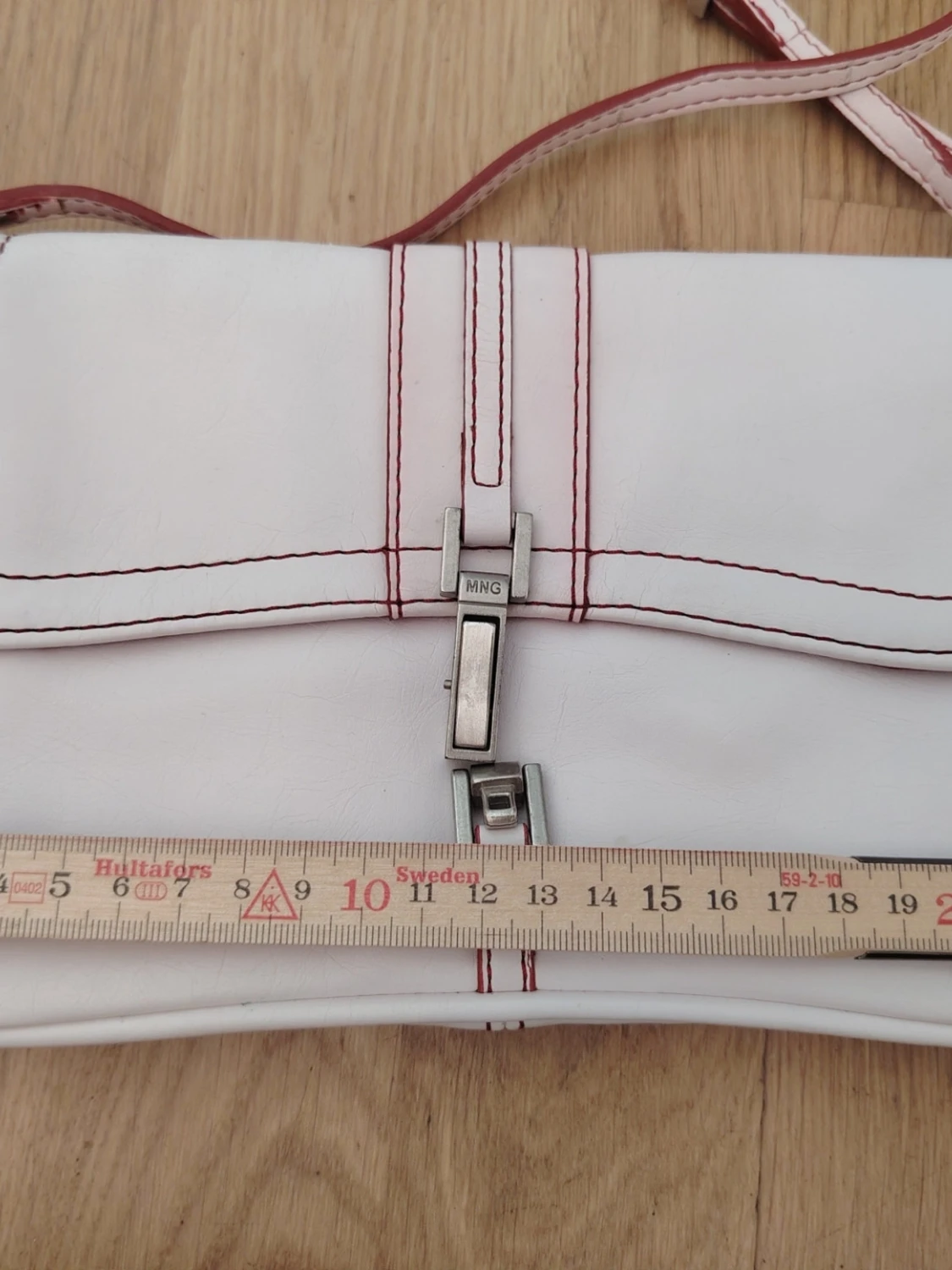 Vit handväska  från Mango med metallspänne - 6