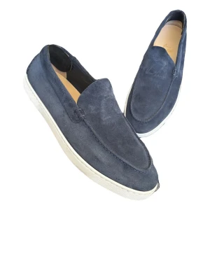 Christian Louboutin Varsiboat Suede Loafers - Snygga, stilrena Louboutins perfekta till våren och sommaren. Små tecken på användning men väl omhändertagna.      Pris ej hugget i sten 🙌🏻🙌🏻Äktheten har garanteras av Vestiaires Authentication Team