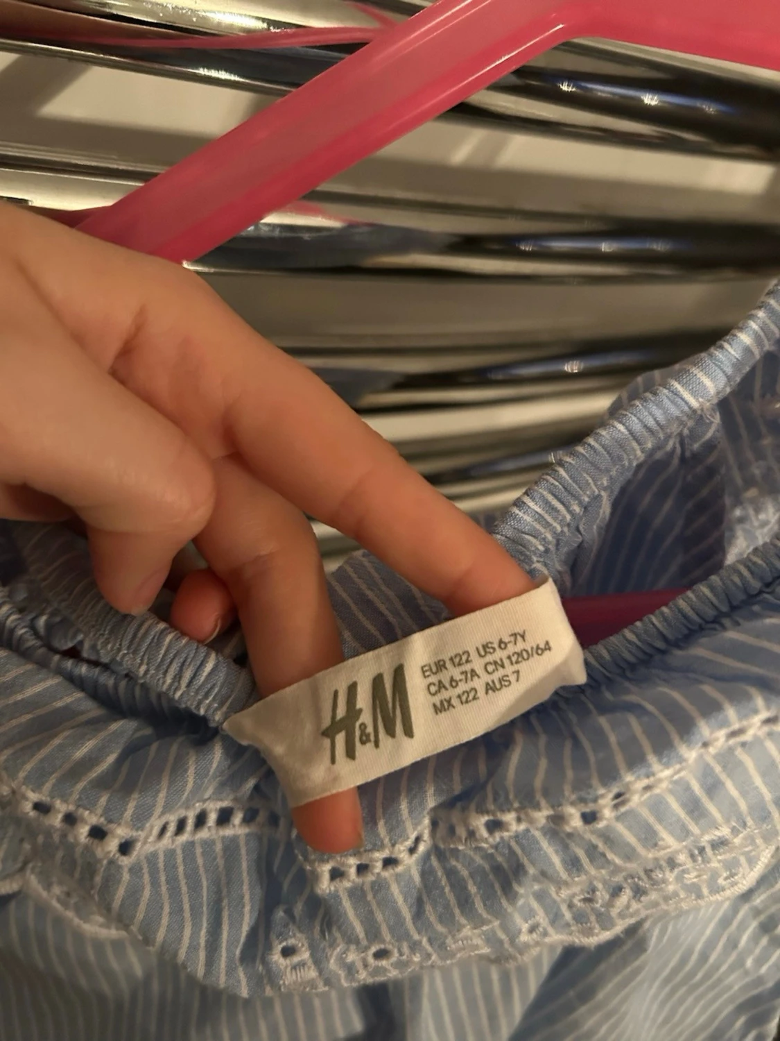 Blåvit randig ärmlös blus med spets - 4