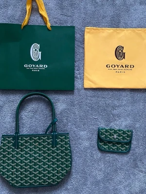 Väska och plånbok - Du får allt som är på bilden. Aldrig använda