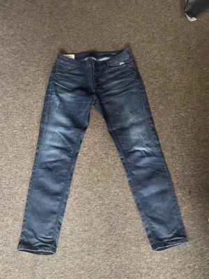 Dondup Gaynor  - Dondup i modellen GAYNOR!  Sprillans nya med riktigt fint skick!  Kontakta gärna vid frågor ☝️