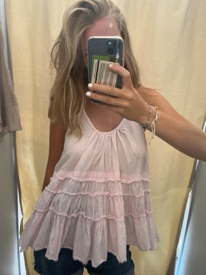 Rosa linne vintage INTRESSE KOLL - Jättegulligt vintage rosa linne! Perfekt nu till sommaren! Använd få gånger av mig. 