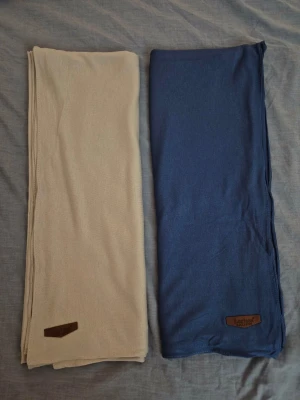 Bomull Jersey hijab  - Jersey hijab i ett mycket mjukt och tjockt material som håller hijaben pa plats och behåller sin form under hela dagen. För beställning kontakta oss! حجاب جيرسي مصنوع من خامة ناعمة وسميكة تساعد على ثبات الحجاب . والحفاظ على شكله طوال اليوم 