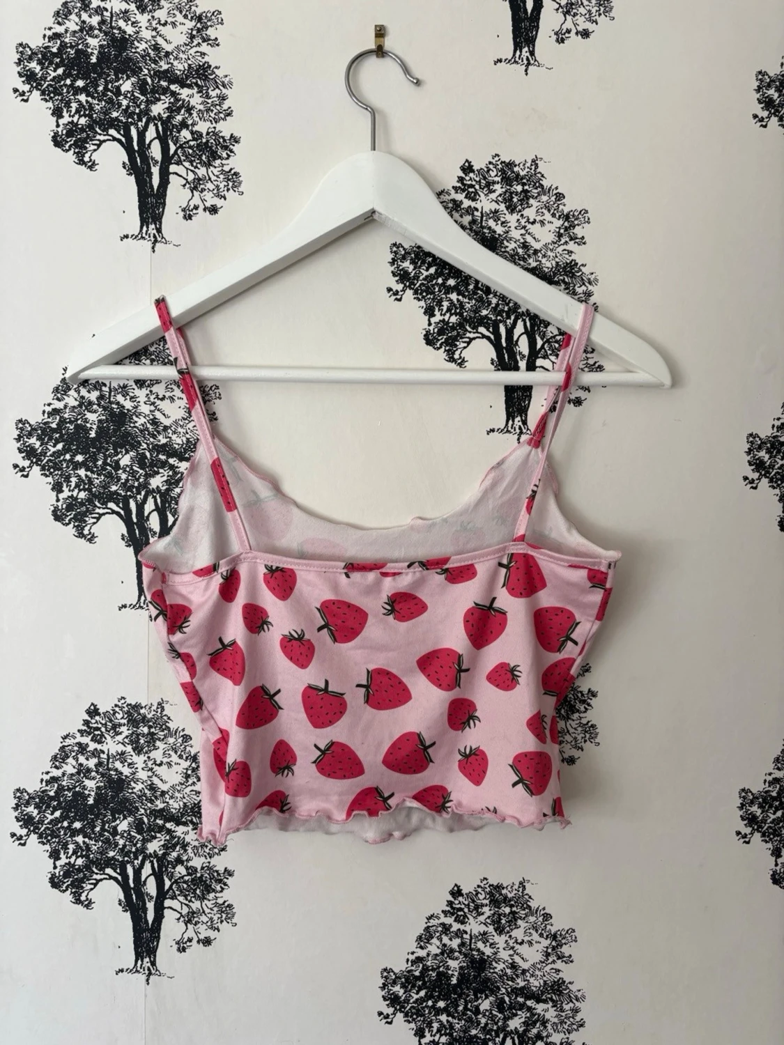 Rosa croppad linnetopp med jordgubbar - 1