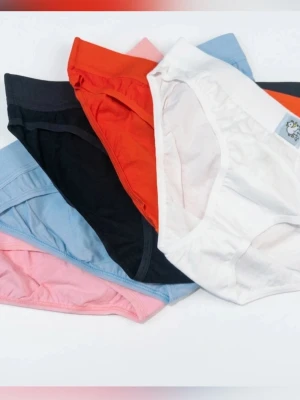 10st trosor i storlek M(ny) - Helt nytt 10-pack trosor. Paketet innehåller 10 par i olika fina färger.  Detta är klassiska underkläder i mjuk 100% bomull (ej badkläder). De är märkta med Cotton made in Africa, vilket garanterar en mer hållbar bomullsproduktion.  Antal: 10 stycken.  Storlek: EUR 36/38 (Medium).  Material: 100% bomull – andas och är skonsamt mot huden.  Skick: Helt nya.  Hemmiljö: Rök- och djurfritt.