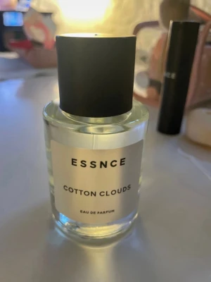 Essnce cotton clouds - Endast testat ett sprut, precis köpt 