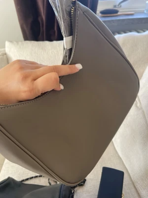  axelremsväska - Fin väska fler bilder finns kan skickas eller kolla gärna min TikTok @cleanlook