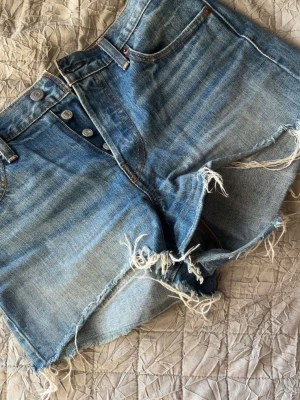 Jeansshorts  - Säljer dessa då de inte kommer till användning längre💗