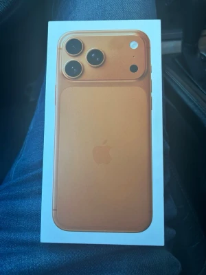 iPhone 17 PRO MAX, helt ny  - Säljer en iPhone 17  Max. Helt ny i låda o öppnad med kvitto 