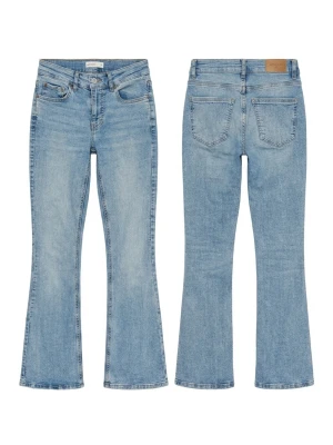 Jeans - Fina bootcut jeans från gina tricot. De är lite för stora för mig. De är mid waist. 🩷Skicka om ni vill ha flera bilder!