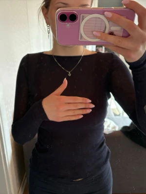 Intimissimi tröja  - Så skönt material! Den har ett litet hål vid armbågen med det är inget som märks av. Köpt i butik i Italien! 