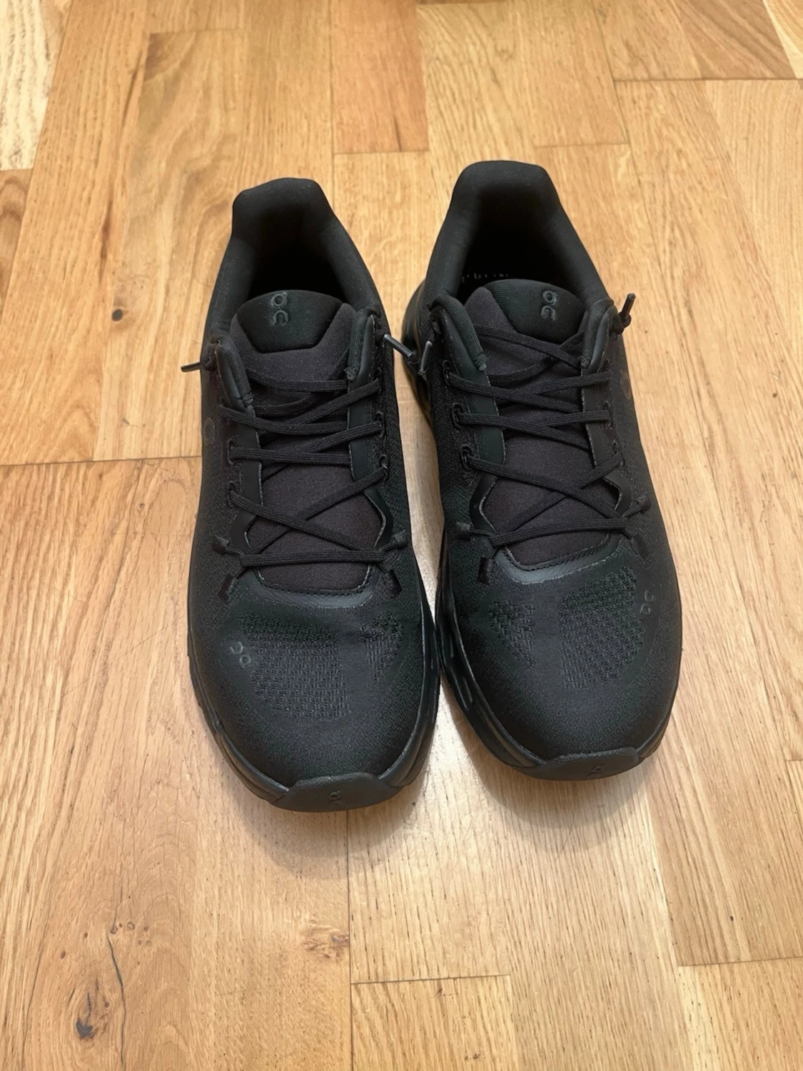 Svarta On Cloud sneakers - 2