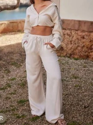 linnebyxor från Nelly - säljer mina beiga linnebyxor i storlek 34🤍