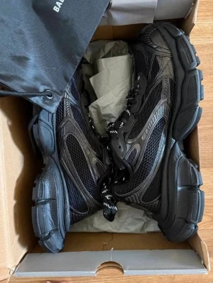 Black designer sneakers  - Size 44 never worn 
