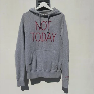 MC2 Saint Barth Hoodie - Tjenare! En grå hoodie från märket MC2 Saint Barth. En tunnare variant och passar till allt, där passformen är slimmad. (Size: S) (Skick: 5/5) (Retail: 2 999:-). Hör gärna av er vid frågor och funderingar. /Mvh, Morëtti Co.