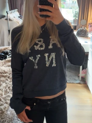 Sweatshirt  - Abercrombie&fitch sweatshirt med skit snyggt tryck ! <3 💋