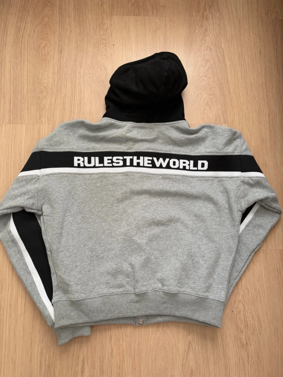 Grå och svart hoodie från CRT Corteiz - 2