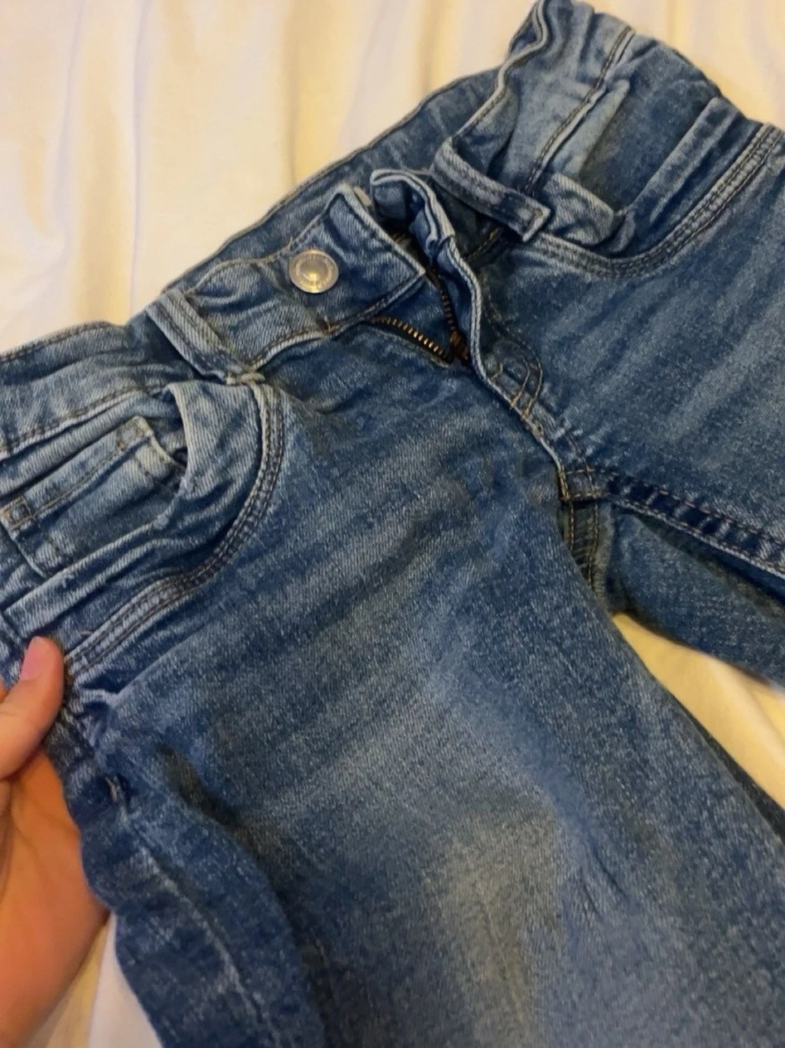 Blå bootcut jeans med slitningar - 1