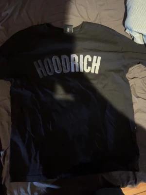 Svart HOODRICH t-shirt st m - Priset kan diskuteras 