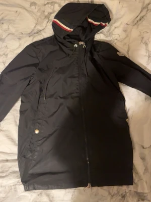 Moncler windbreaker  - Fin Moncler windbreaker som har blivit för liten
