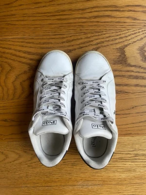 Polo Ralph Lauren - Vita skor av Polo Ralph Lauren. Perfekta sommar skor som går bra med allt!