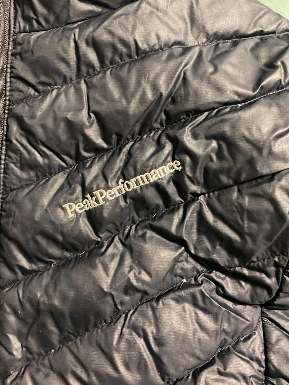 Svart dunjacka från Peak Performance - 2