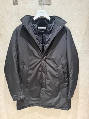 J.Lindeberg Tjockare Tech Rock - Hollis Padded Coat Storlek XL, inga flackar eller skador !