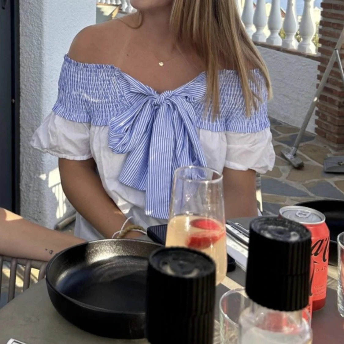 Off-shoulder tröja 