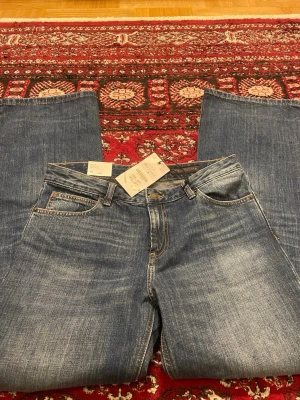 Low waist jeans - Helt nya bootcut jeans från Zara 💗! ✨Nypris:700kr✨. Aldrig använda!🙌Flyttkaos på gång så rensar garderoben. 🤗Öppen för bud!🌷💞