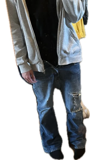 Flared levis - Jättefina flared levias, omsydda till flared. Tyvärr för små för mig i midjan så a, inga defekter och sitter bra. Dm för frågor eller bilder.