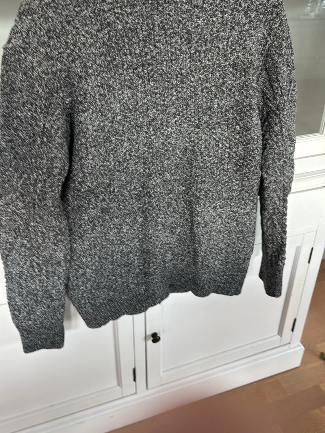 Gråmelerad kofta med knappar - 2