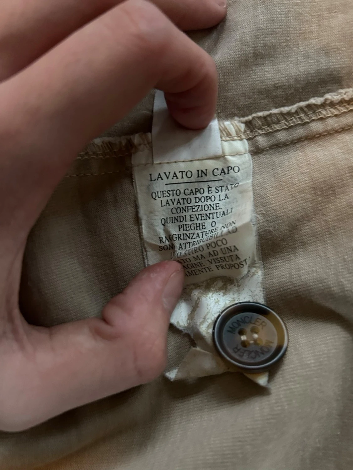 Beige ivershirt från Moncler med fickor - 2