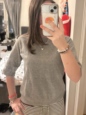 kortärmad tjock t shirt  - super skön och fin! 