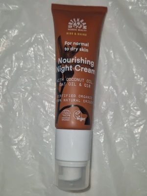 Nattkräm - Nattkräm från Urtekram Nordic Beauty, anpassad för normal till torr hud. Innehåller kokosolja, havreolja och Q10. Ekologiskt certifierad och 100% naturligt ursprungn, veganvänlig. Helt ny!