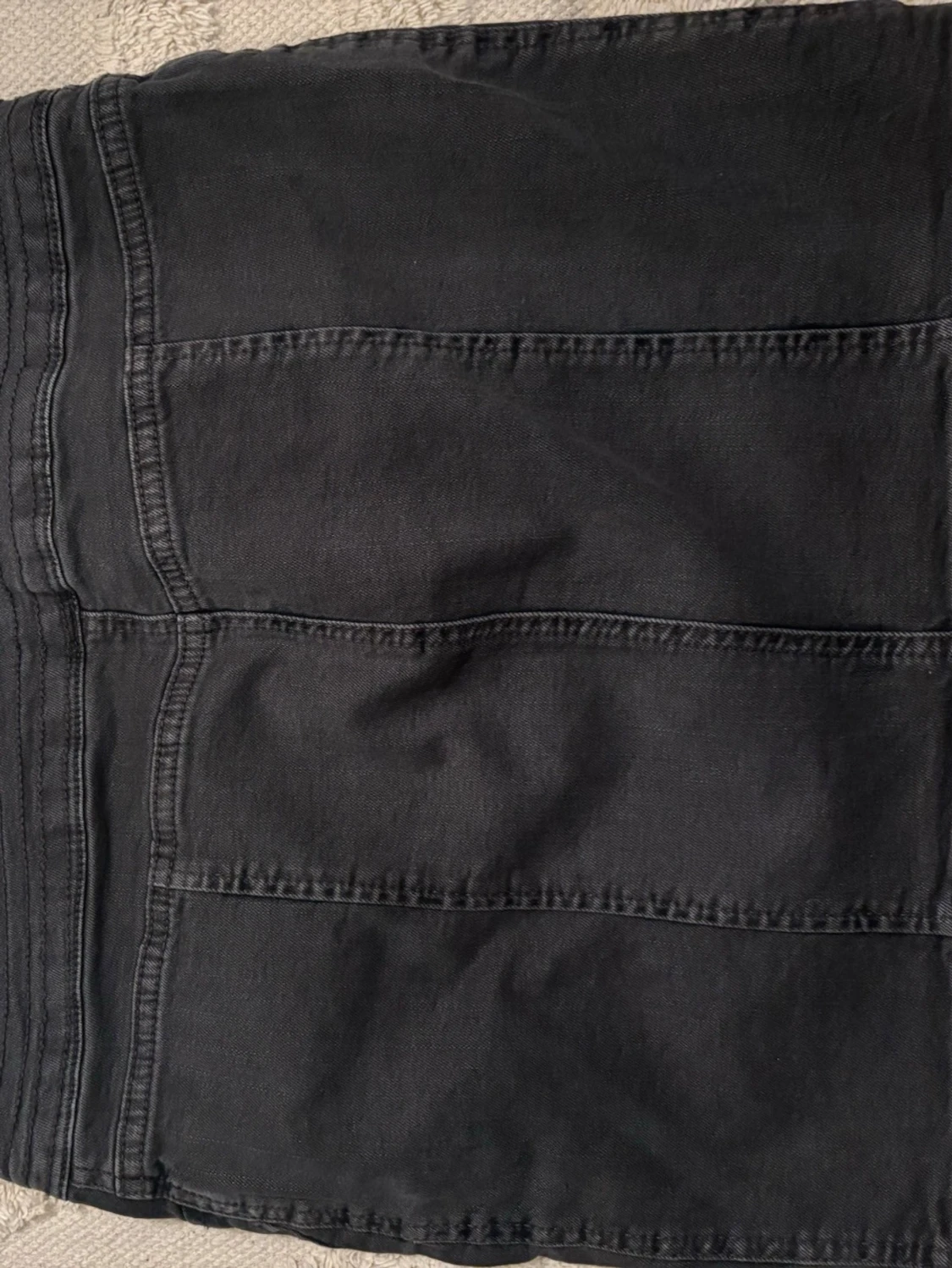 Svart kjol med dragkedjor - 1