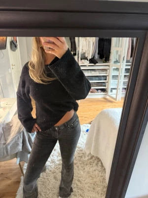 Bootcut jeans - Säljer dessa lågmidjade gråa bootcut jeans då de inte kommer till användning längre. Skriv privat för fler bilder💕