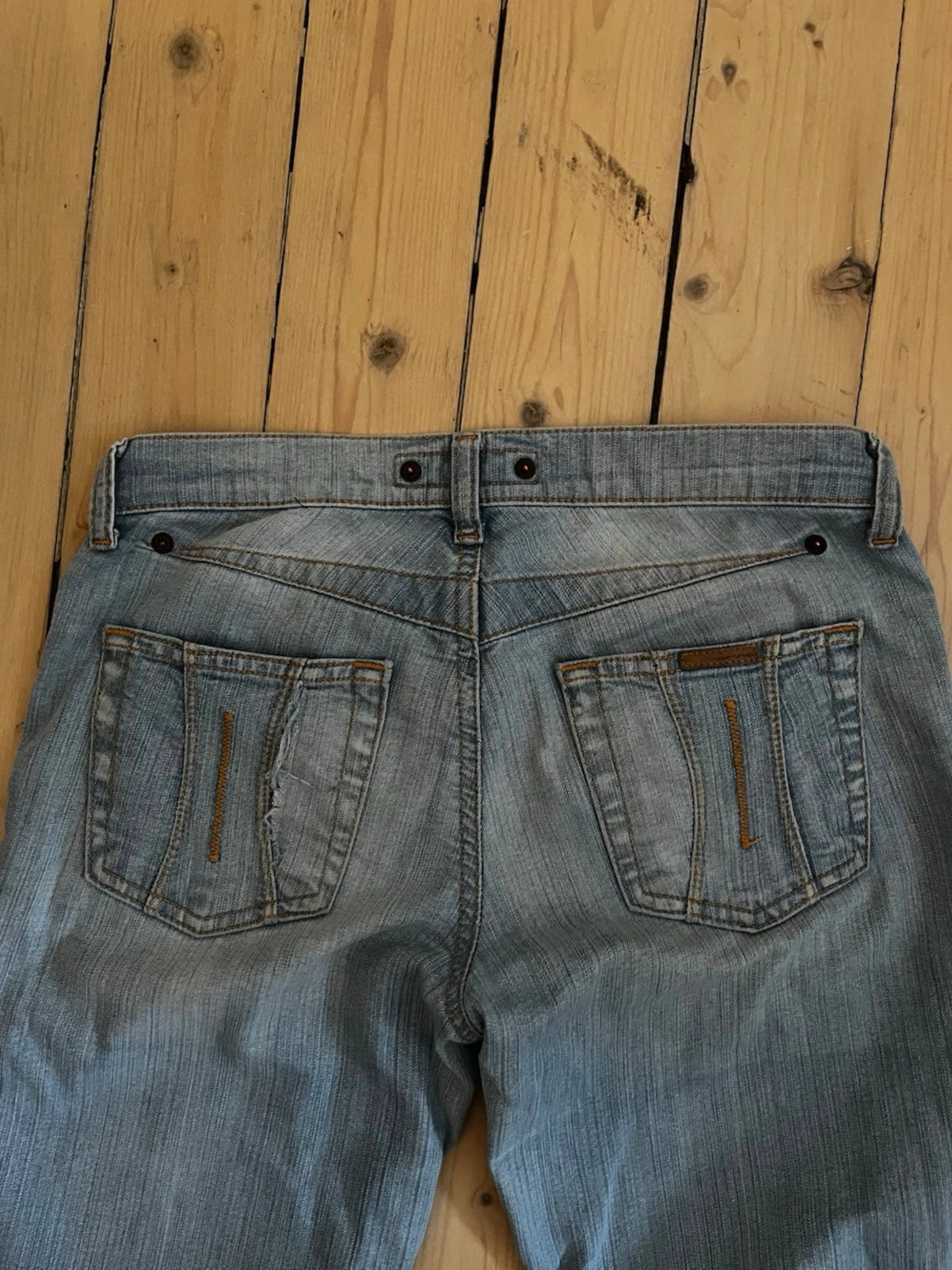 Ultra lowrise bootcut jeans  med knappar - 3
