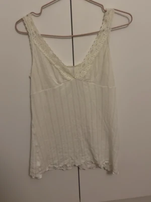 söt nattlinne  - säljer detta nattlinnet då den ej används, den är från lindex i storlek 34/xs. tror dock inte den finns kvar då jag ärvt den.