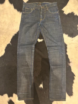 Nudie Jeans Regular Ralf - Tja, säljer dessa schyssta selvage Regular Ralf Nudie Jeansen som håller på att brytas in.| Byxorna är i väldigt bra skick.| Byxorna är i storleken W30 och ytterbenslängden på byxorna är 105cm.| Bara att höra av er vid frågor eller funderingar.|