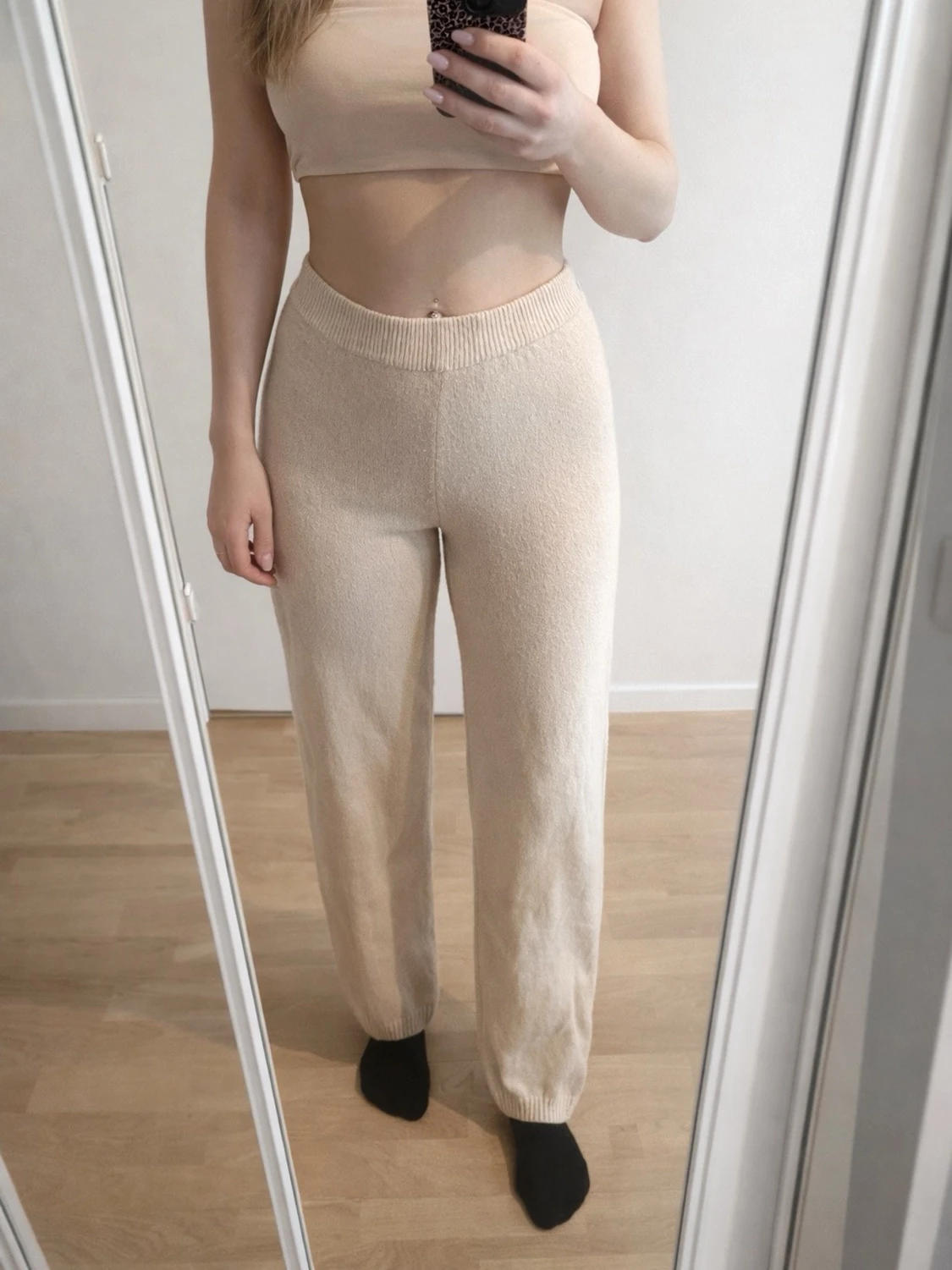 Beige stickade loungebyxor - 1