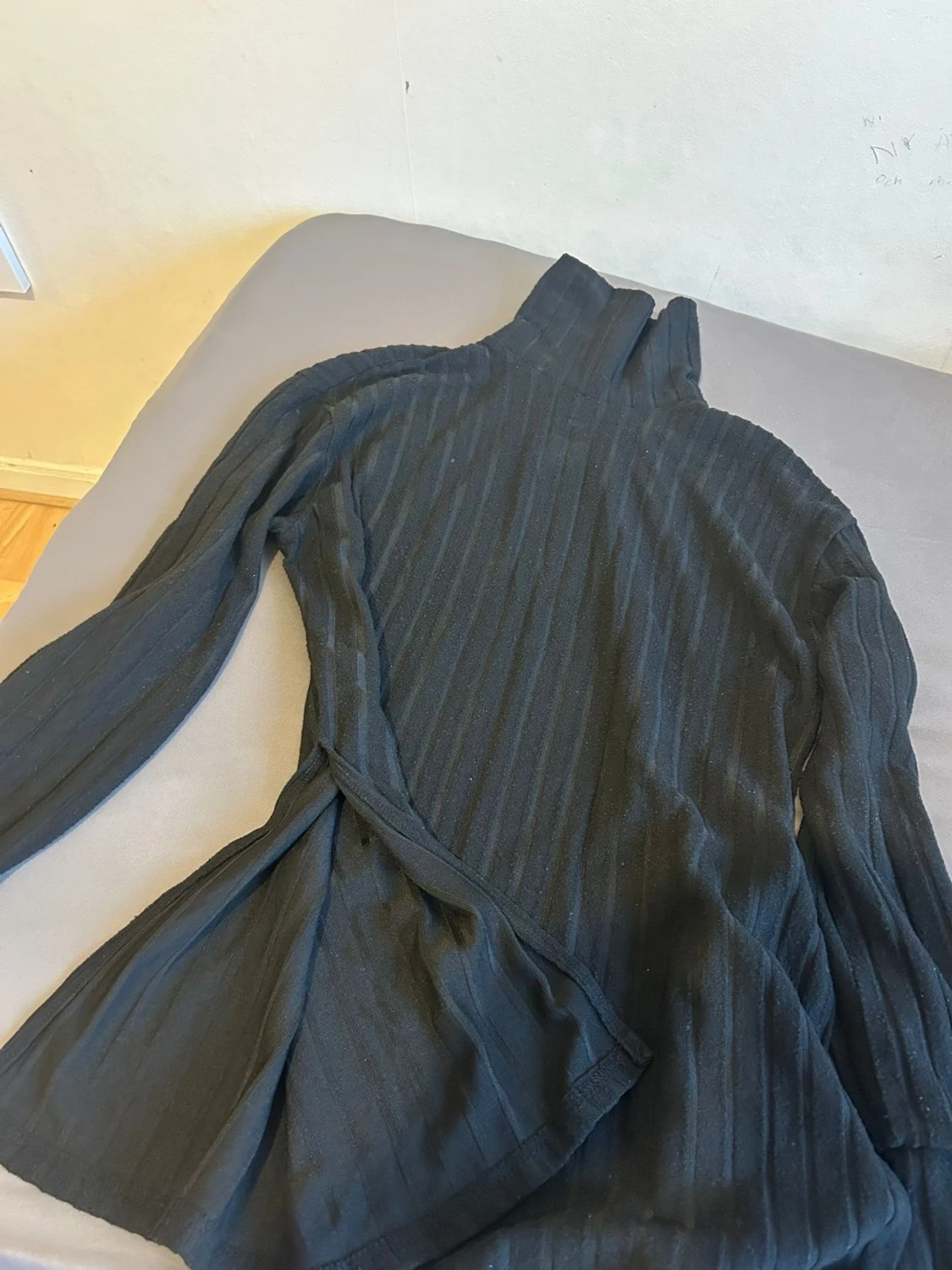 Svart ribbad polotröja - 1