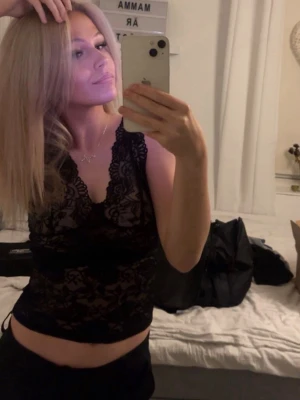 Spets linne - spets linne perfekt att ha under en svart croppad t shirt t.ex från zalando 💖