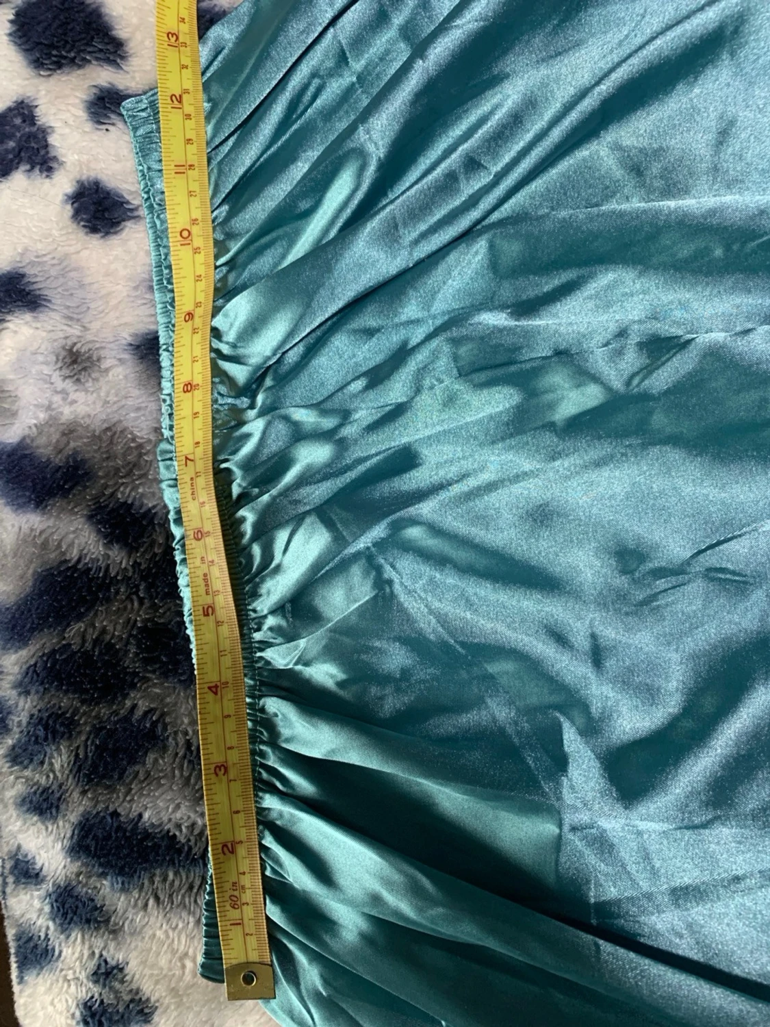 Turkos satinpyjamas med vita detaljer - 3