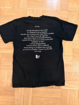 Supreme bernadette corporation - Sällsynt supreme tröja från bernadette corporation kollektionen. Priset är inte högt i sten 🙌🏼 hör av er vid minsta fråga 😄