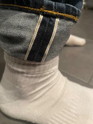 Lee sallie selvage jeans - Lee sallie selvage jeans herr| pris:999kr| storlek: W28 L33| skick:9/10| hör av dig vid minsta lilla fundering eller fråga|