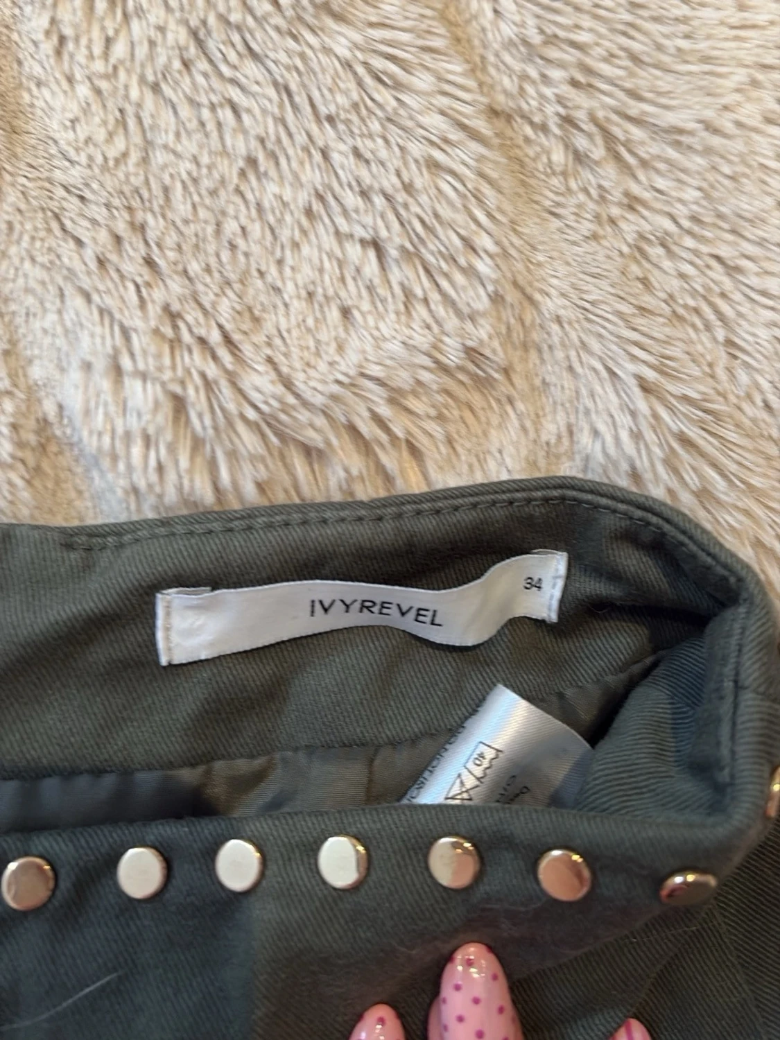 Svart kortkjol med nitar från Ivyrevel - 1